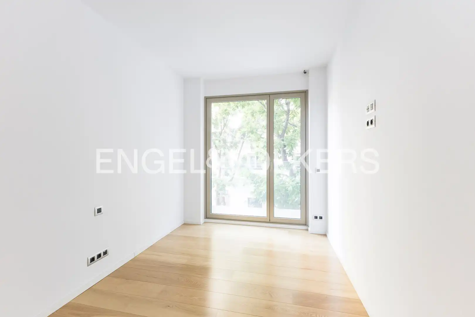 Bedroom of Flat for rent in Madrid  with Air Conditioner, Heating and Storage room