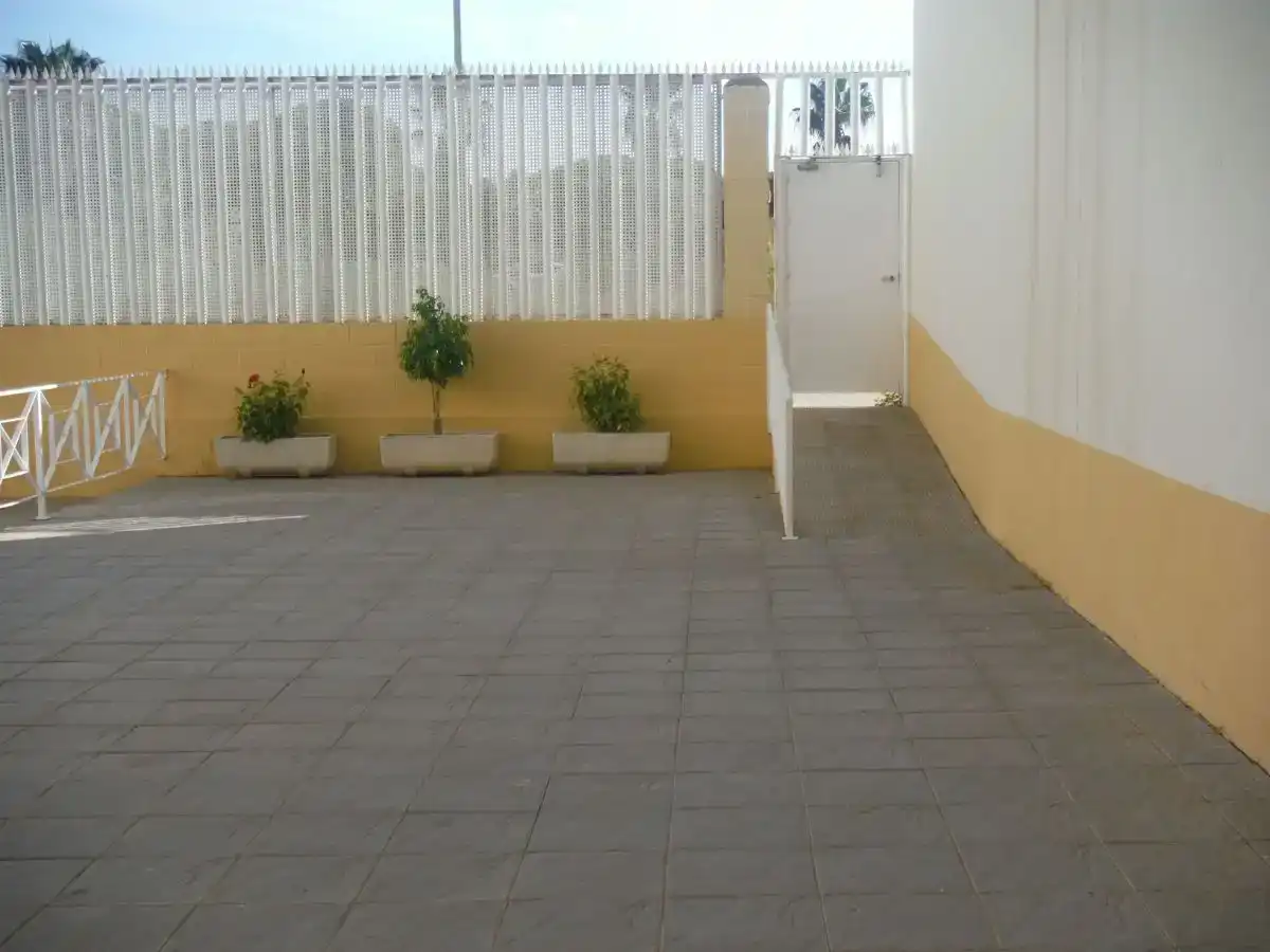 Parkplatz von Wohnung zum Verkauf in Isla Cristina mit Schwimmbad