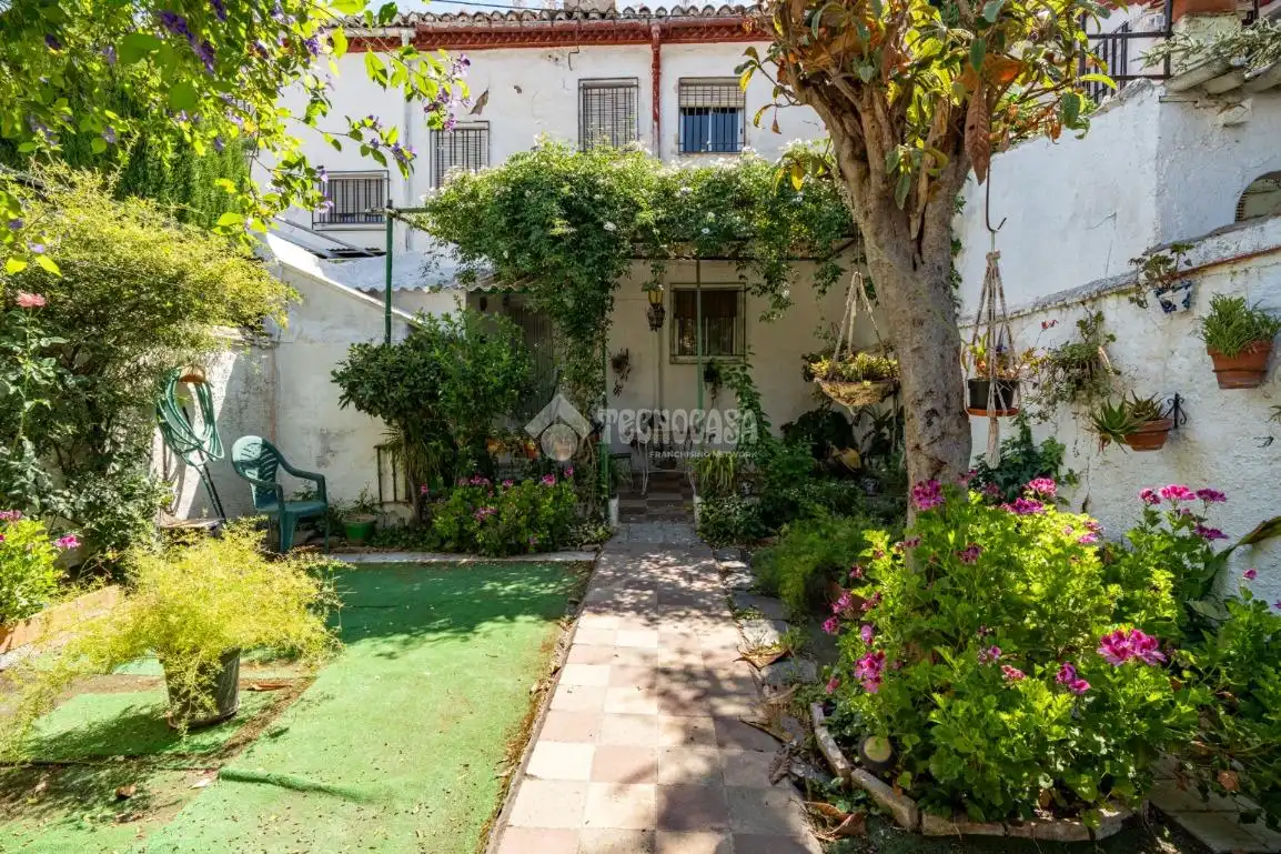 Jardí de Casa adosada en venda en Granada