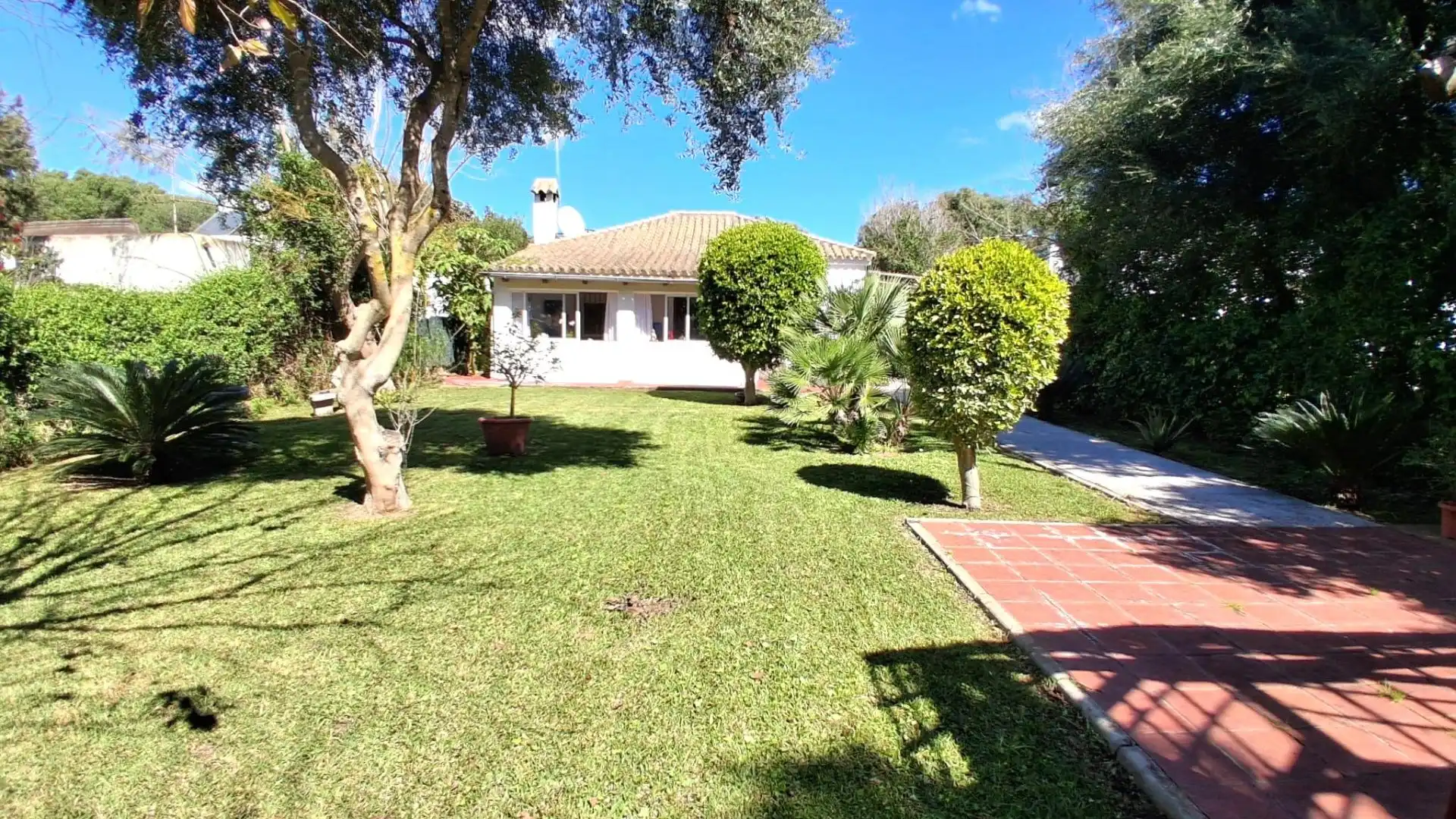 Exterior view of Country homes for sale in Barbate