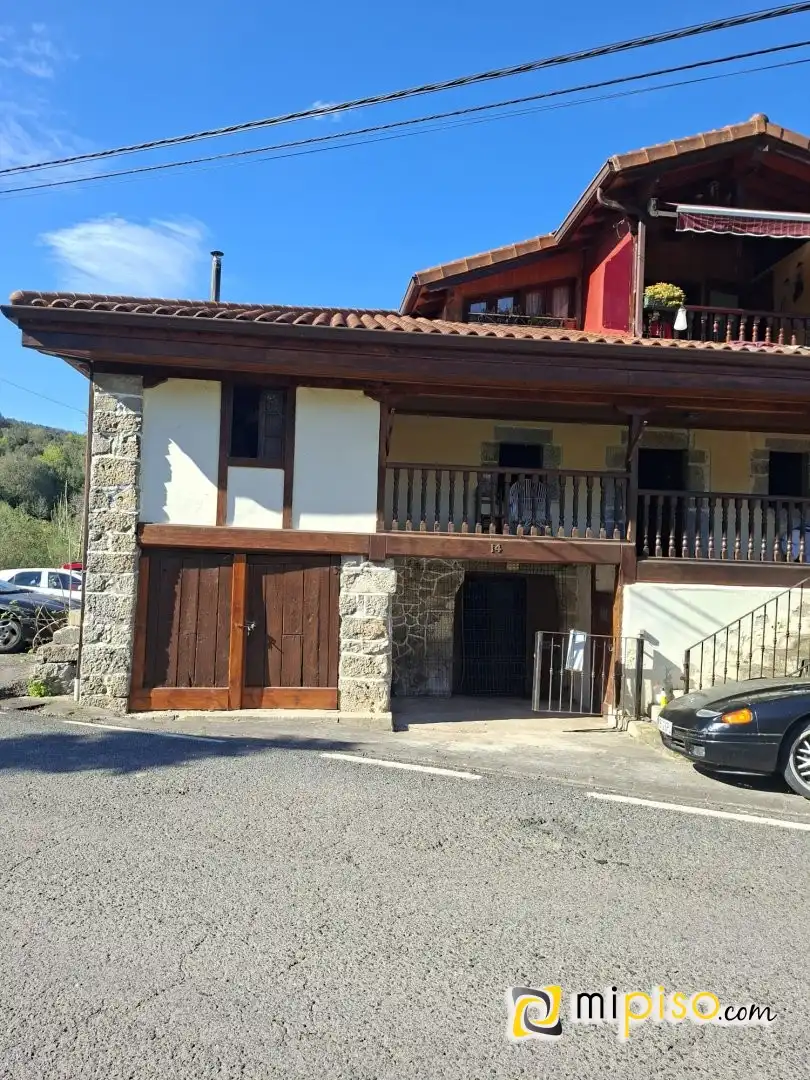 Vista exterior de Casa o xalet en venda en Ramales de la Victoria amb Terrassa