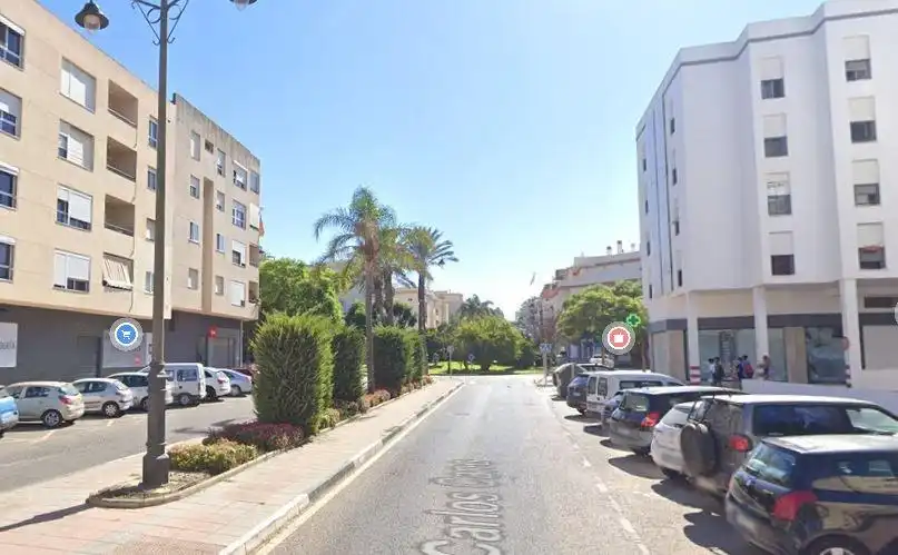 Locale commerciale in affitto a Estepona Pueblo