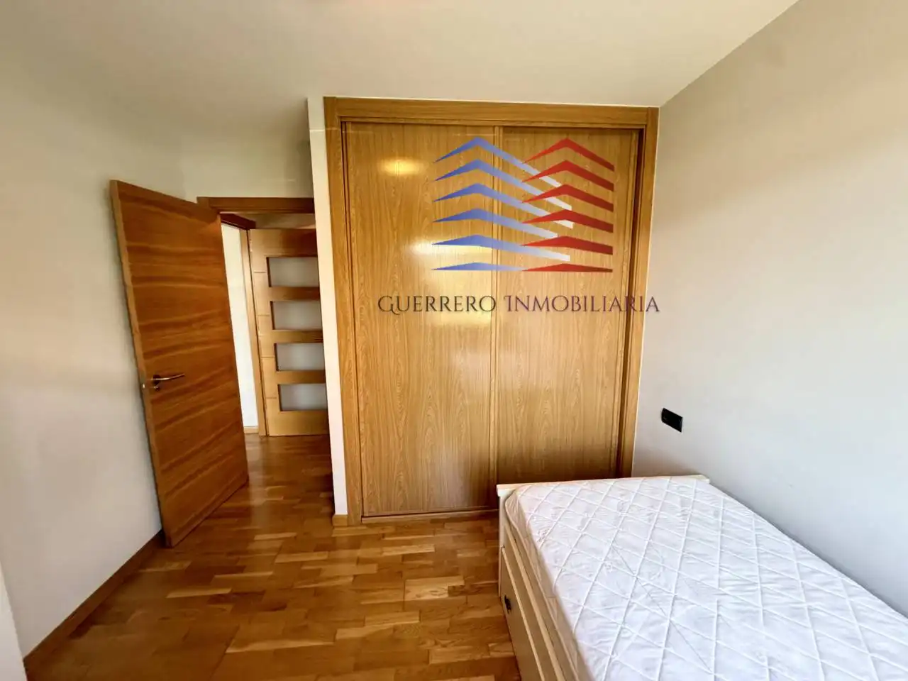Dormitori de Apartament en venda en Ourense Capital  amb Calefacció, Parquet i Traster