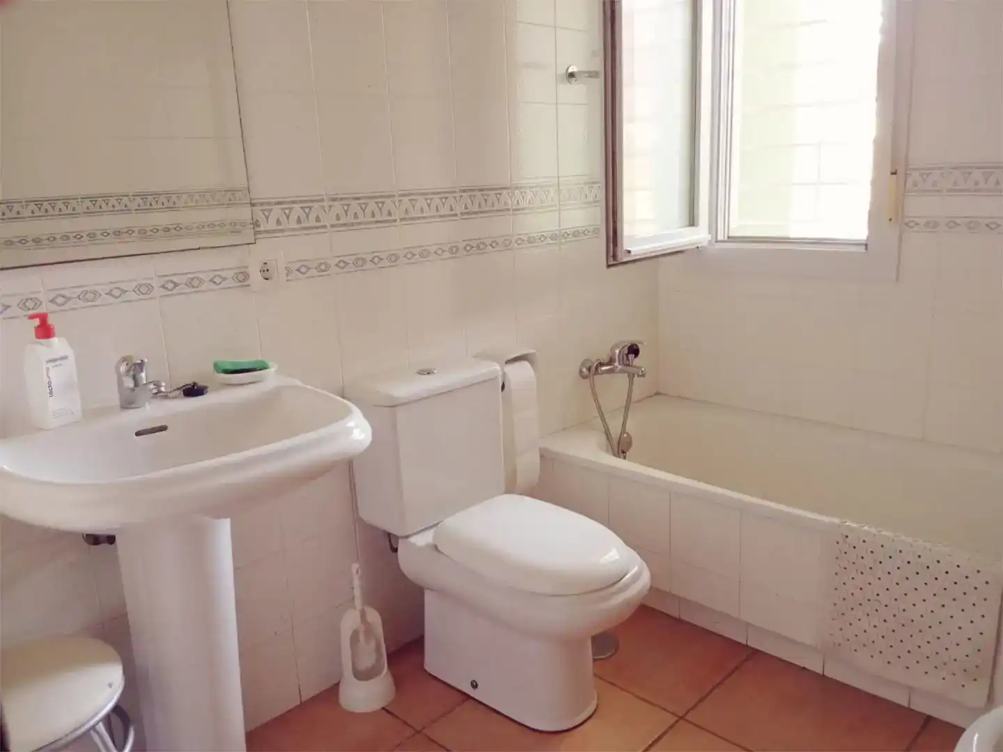 Badezimmer von Wohnung zur Miete in Mazagón mit Klimaanlage, Privatgarten und Schwimmbad