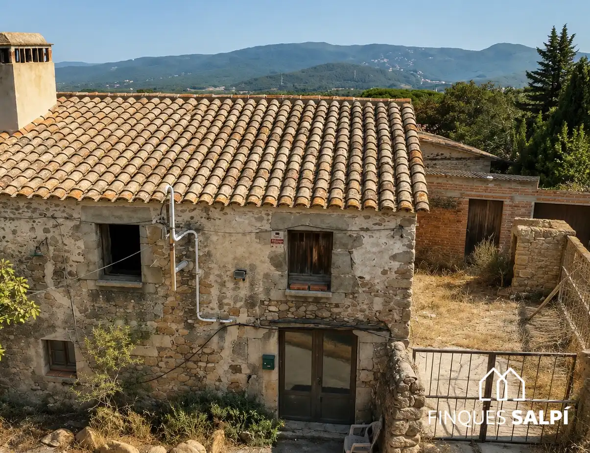 Vista exterior de Finca rústica en venda en Santa Cristina d'Aro amb Jardí privat