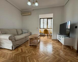 Living room of Flat to rent in  Madrid Capital  with Air Conditioner, Heating and Washing machine