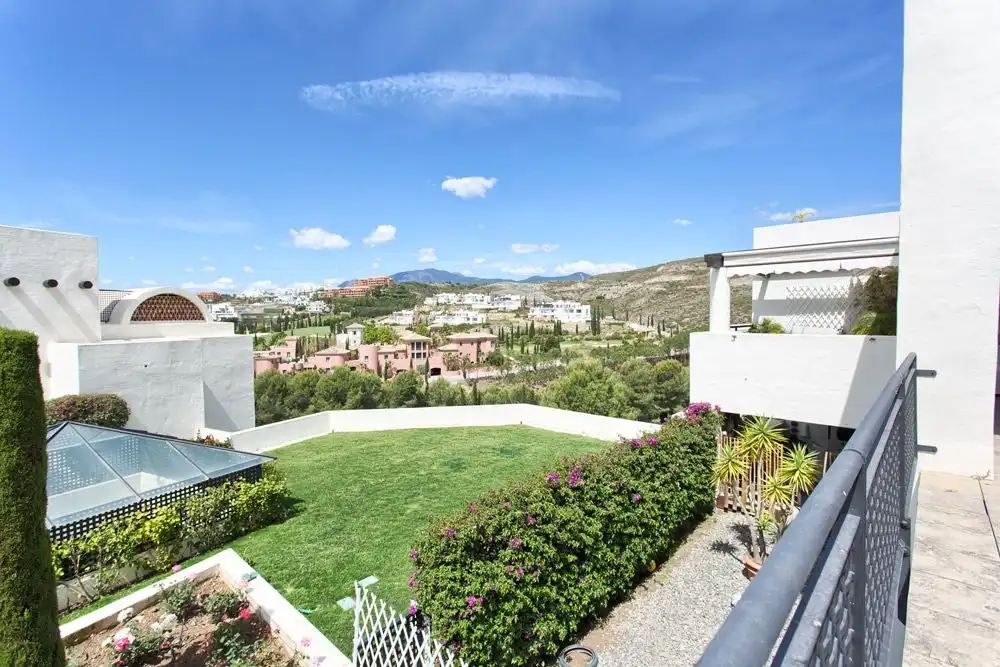 Jardín de Apartamento de alquiler en Benahavís con Aire acondicionado, Calefacción y Jardín privado
