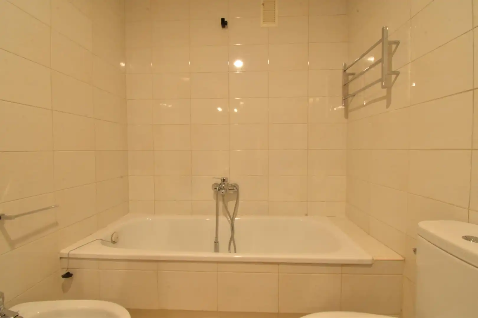 Baño de Piso en venta en Oviedo  con Calefacción y Trastero
