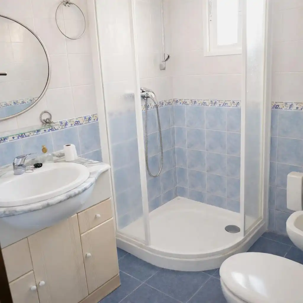 Badezimmer von Dachboden zum Verkauf in Málaga mit Klimaanlage, Privatgarten und Terrasse