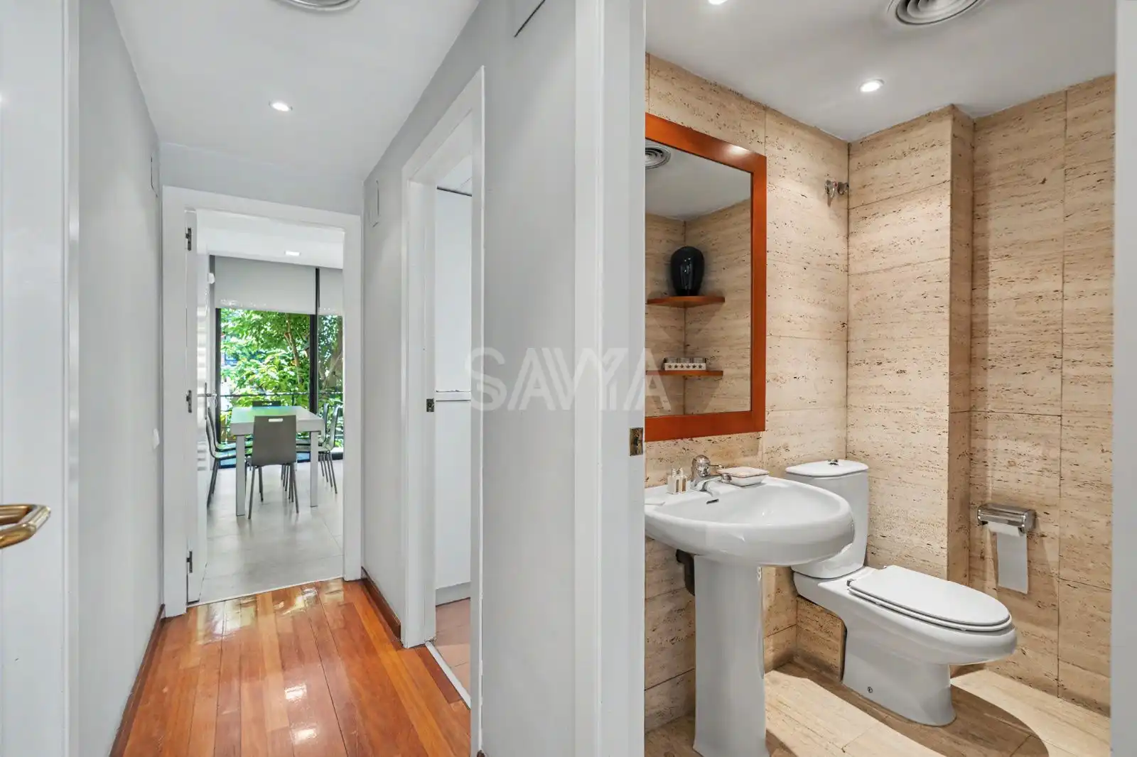 Baño de Casa adosada de alquiler en Barcelona con Aire acondicionado, Calefacción y Parquet