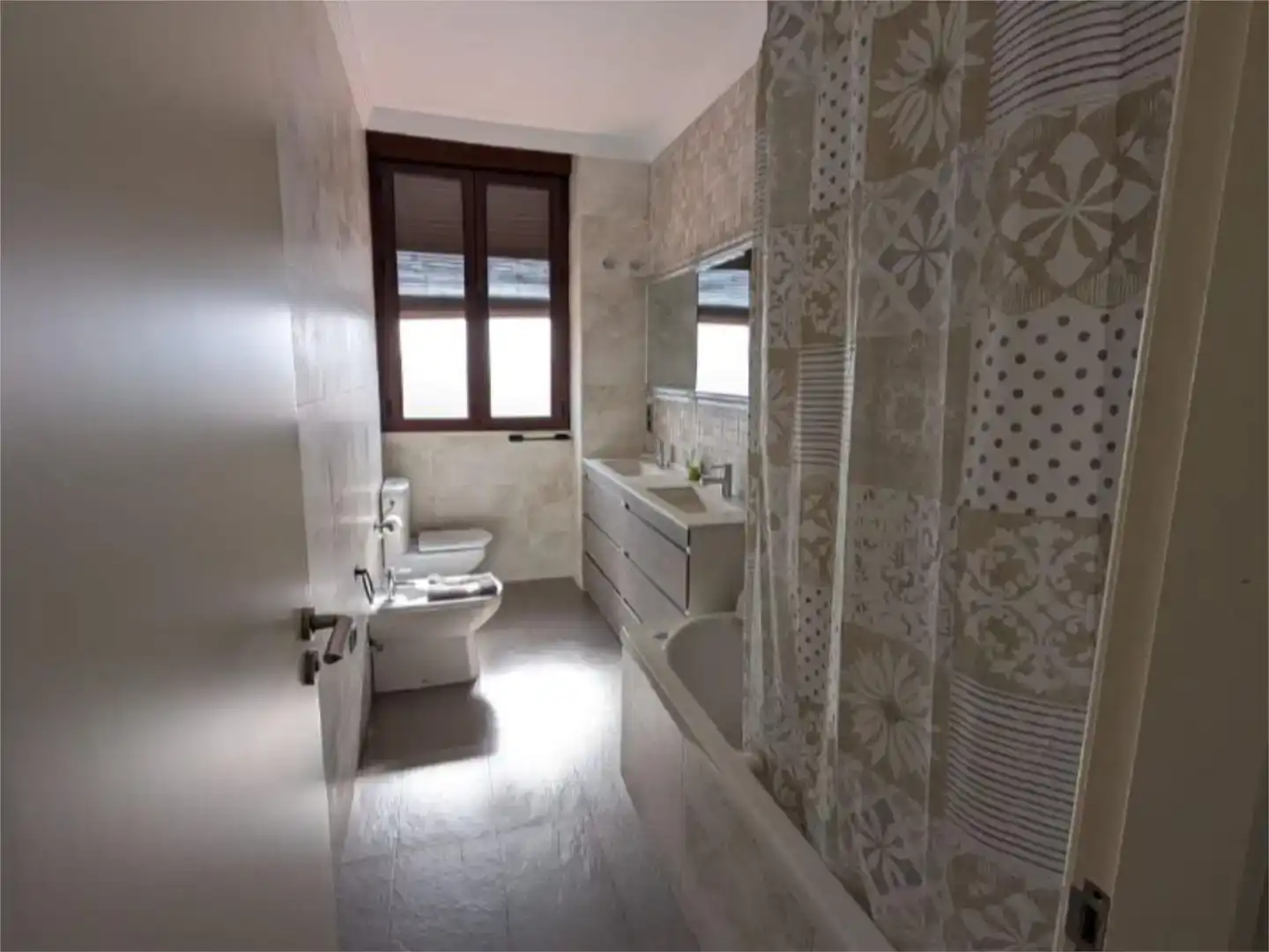 Badezimmer von Wohnung zur Miete in Montilla mit Klimaanlage