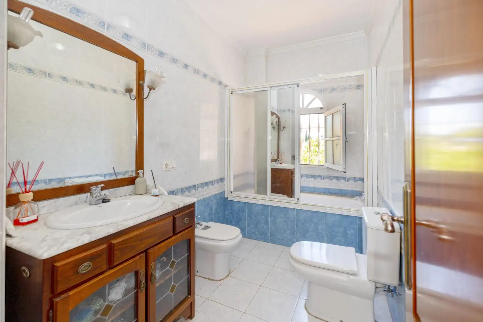 Badezimmer von Haus oder Chalet zum Verkauf in Málaga mit Klimaanlage, Terrasse und Abstellraum