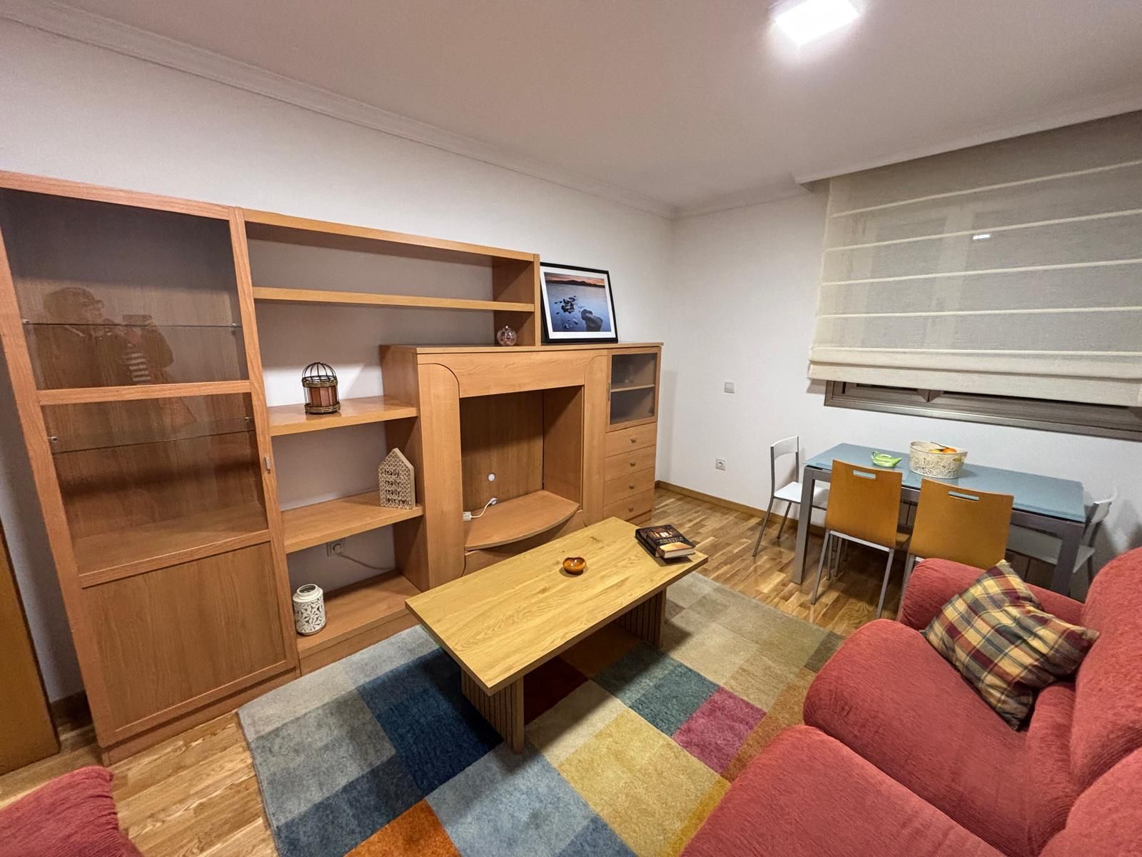 Sala d'estar de Apartament de lloguer en Oviedo  amb Calefacció, Parquet i Traster