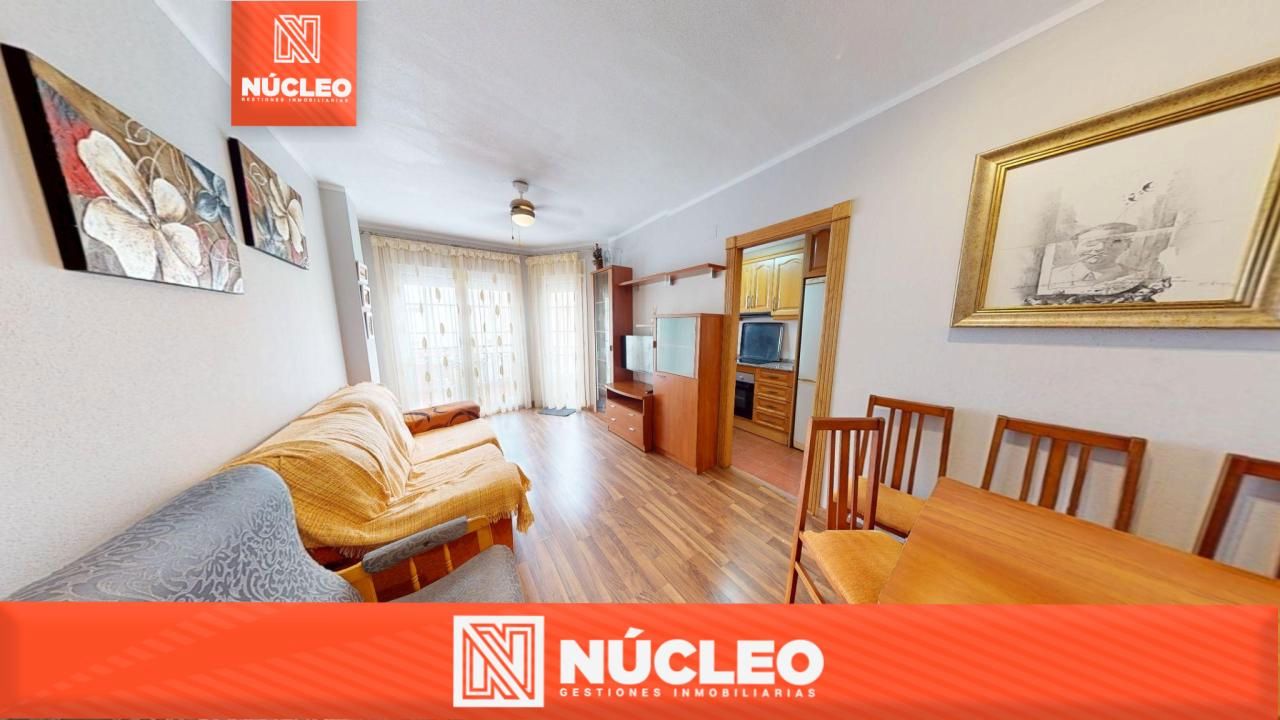 Living room of Flat for sale in Torrevieja  with Parquet flooring, Furnished and Oven