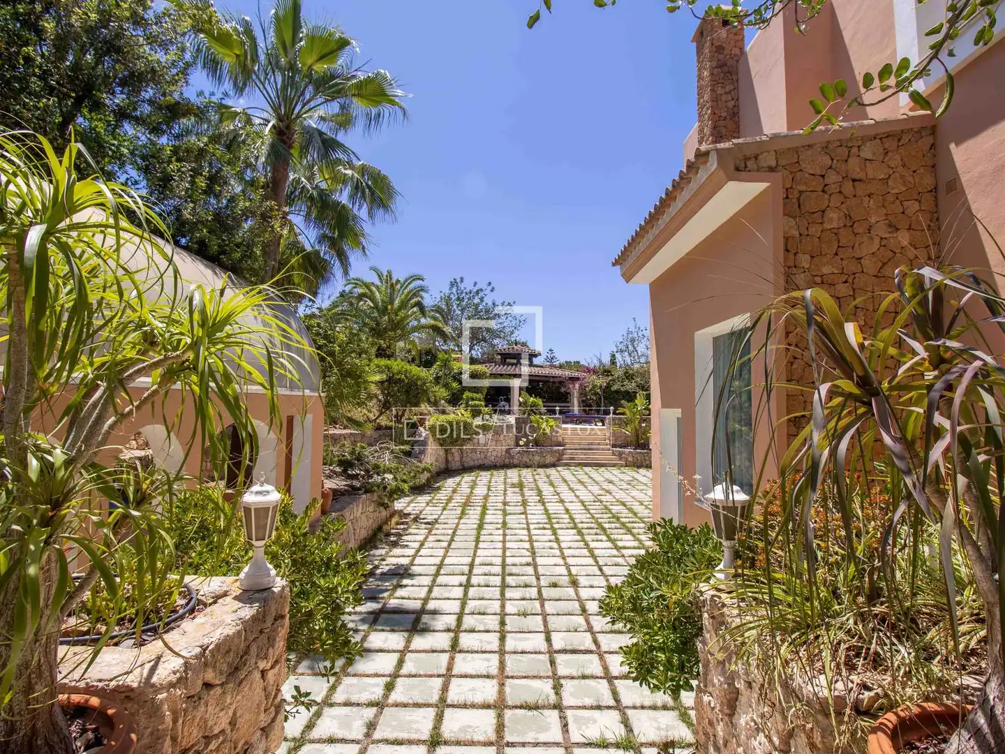 Vista exterior de Casa o chalet en venta en Santa Eulària des Riu con Aire acondicionado, Calefacción y Jardín privado