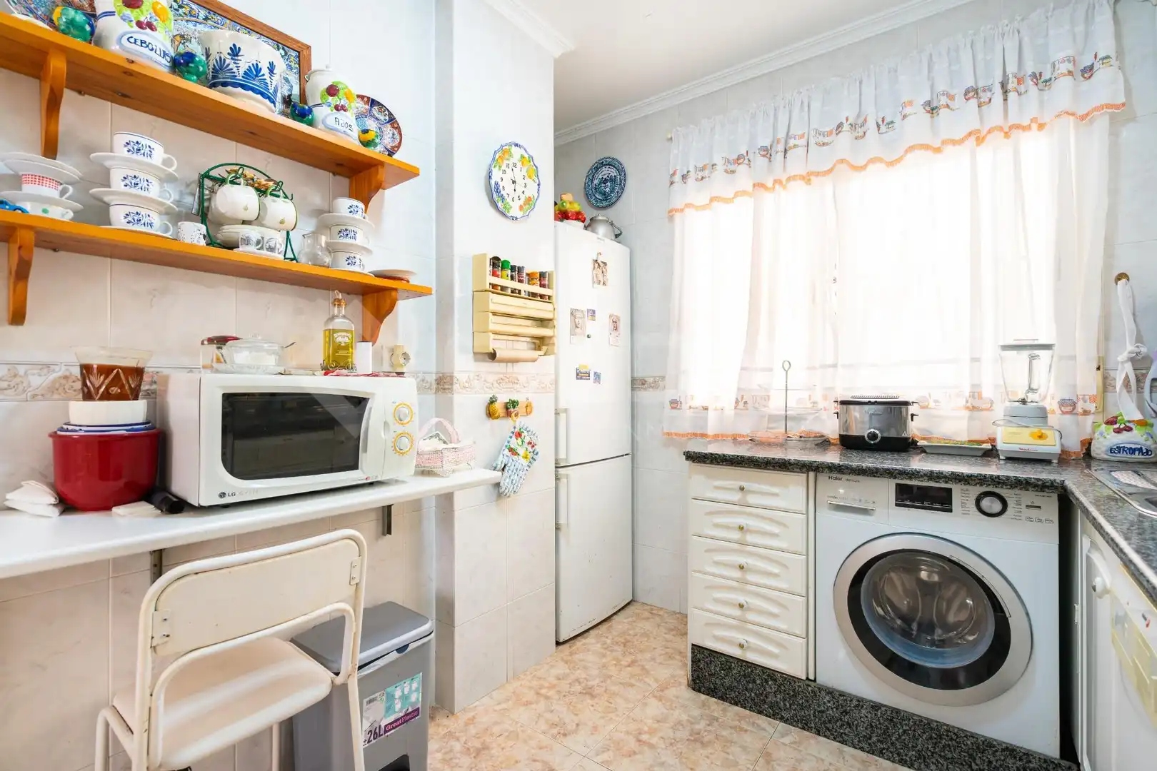 Kitchen of Flat for sale in Sevilla  with Air Conditioner, Storage room and Balcony