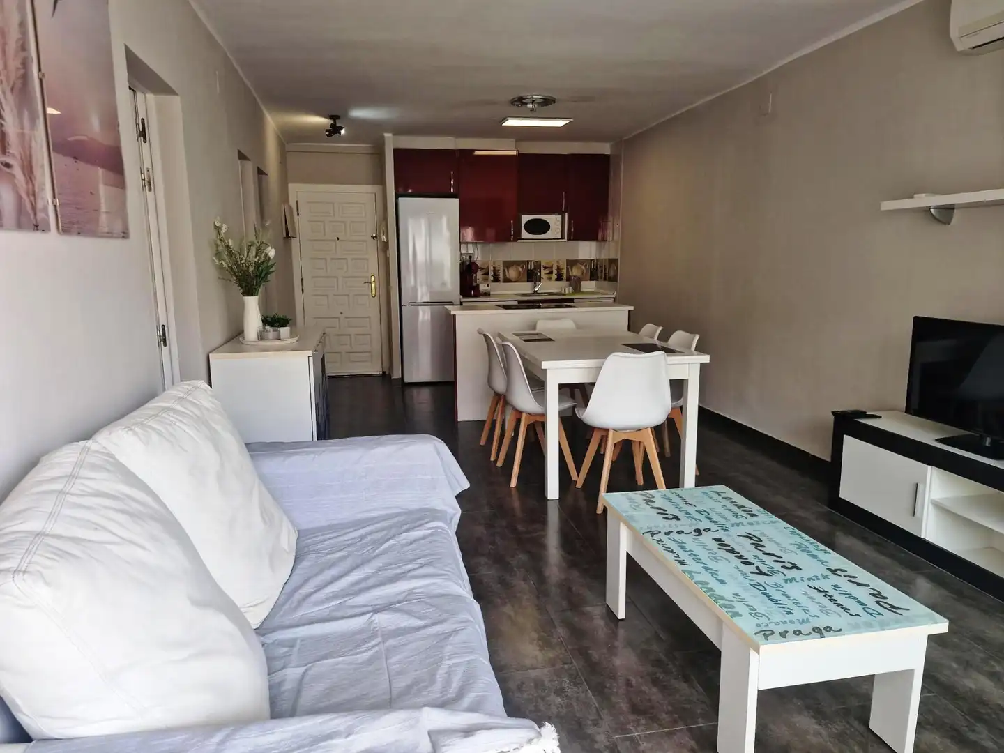 Sala d'estar de Apartament de lloguer en Cambrils amb Aire condicionat, Terrassa i Moblat