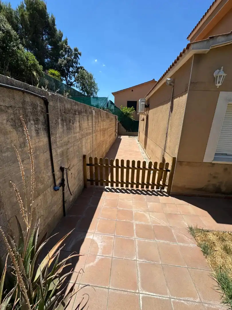 Vista exterior de Casa o chalet en venta en Abrera con Aire acondicionado, Jardín privado y Parquet