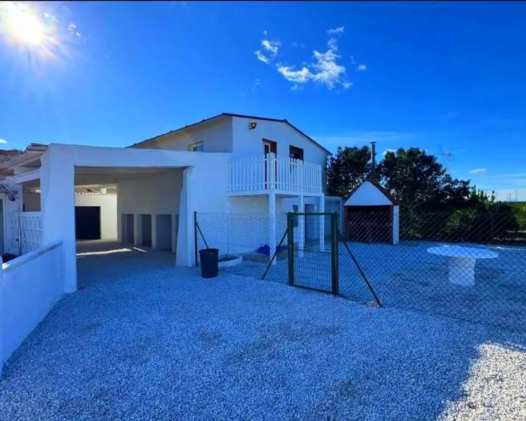 Vista exterior de Casa o xalet en venda en Cox amb Piscina