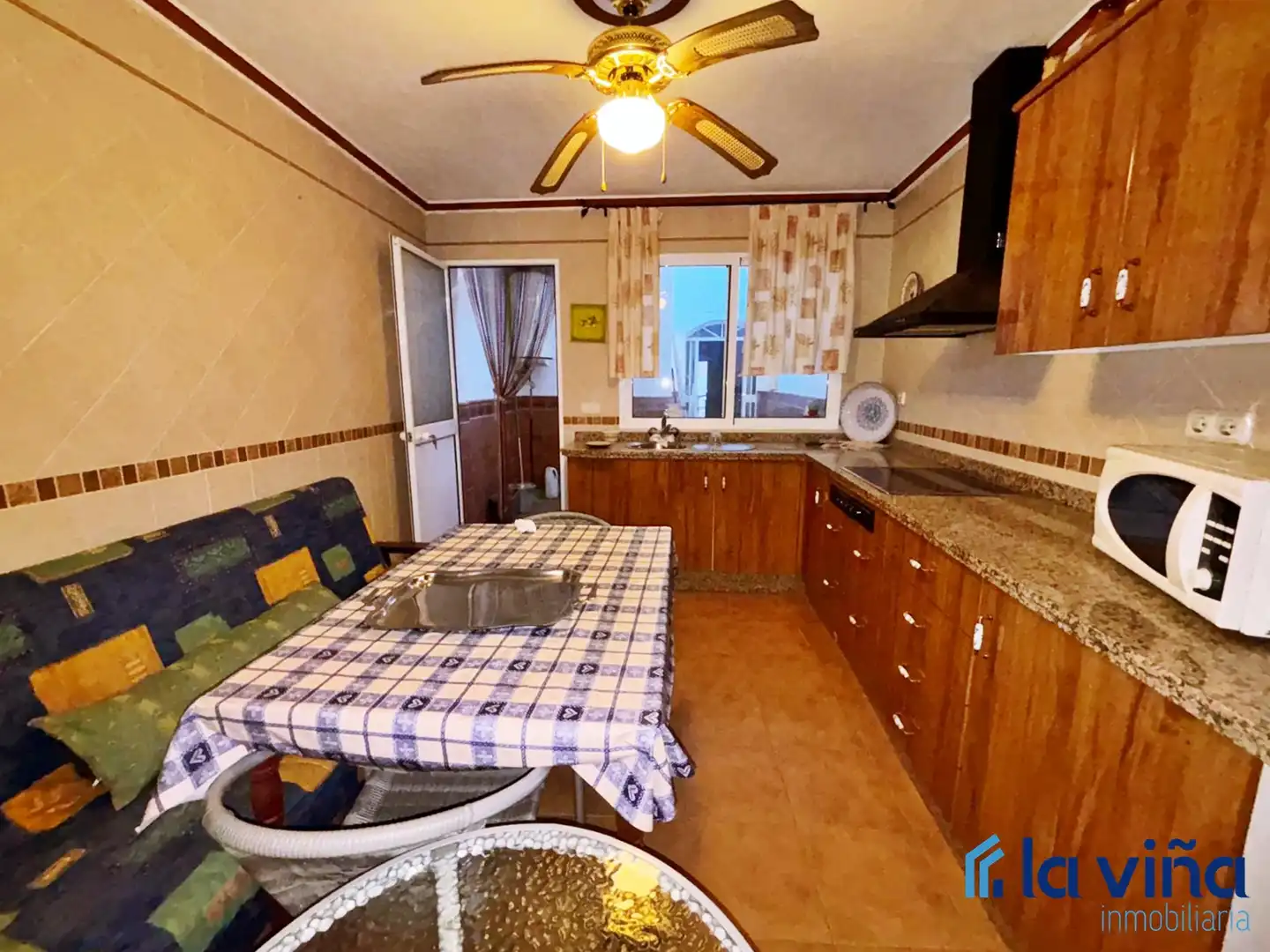 Cocina de Casa adosada en venta en Encinas Reales con Aire acondicionado, Terraza y Trastero