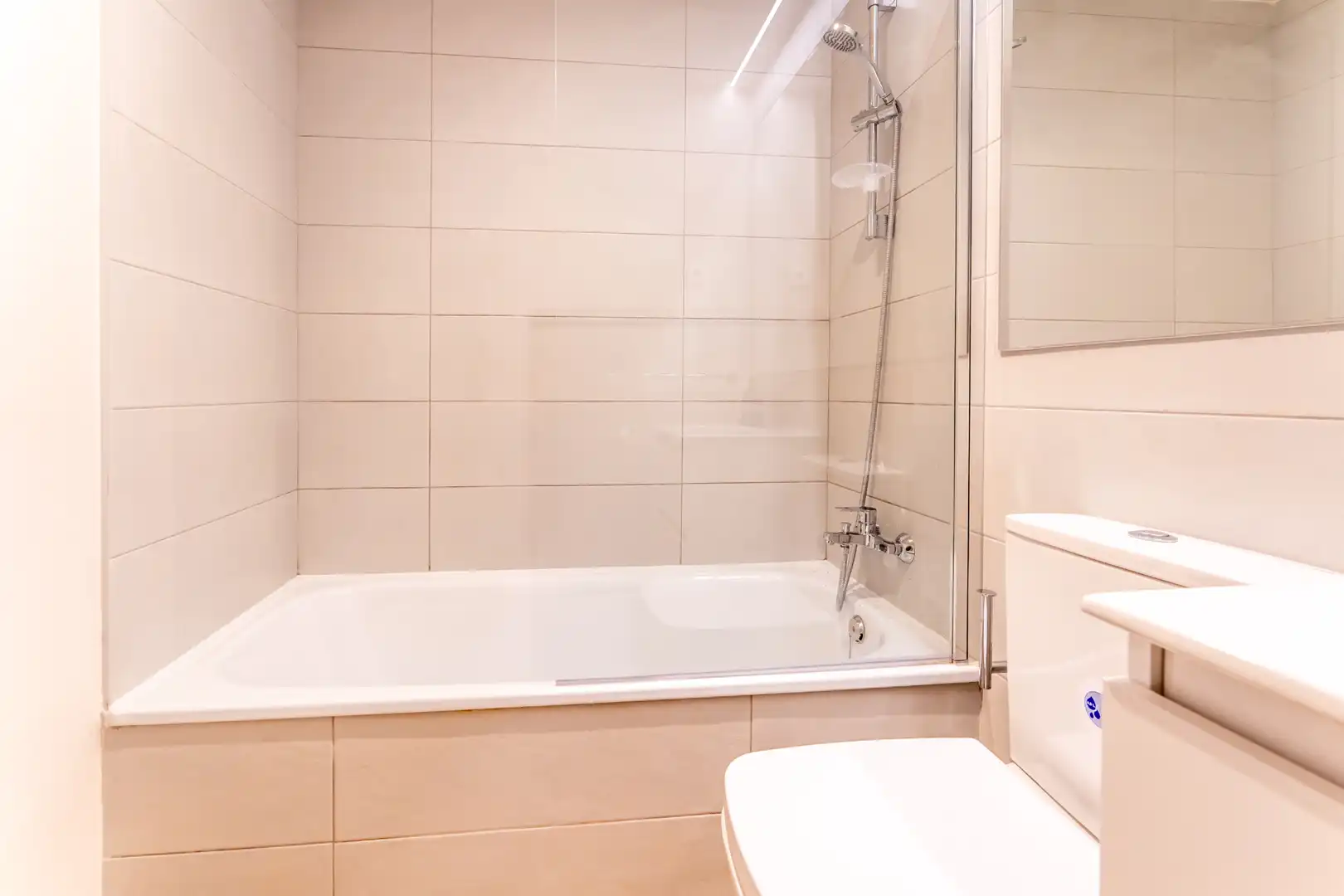 Bathroom of Flat for rent in Alcalá de Henares  with Air Conditioner, Private garden and Terrace
