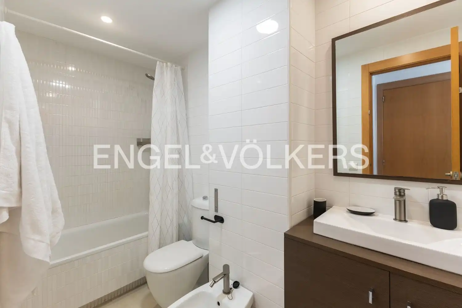 Badezimmer von Dachboden zur Miete in Valencia mit Klimaanlage, Heizung und Terrasse