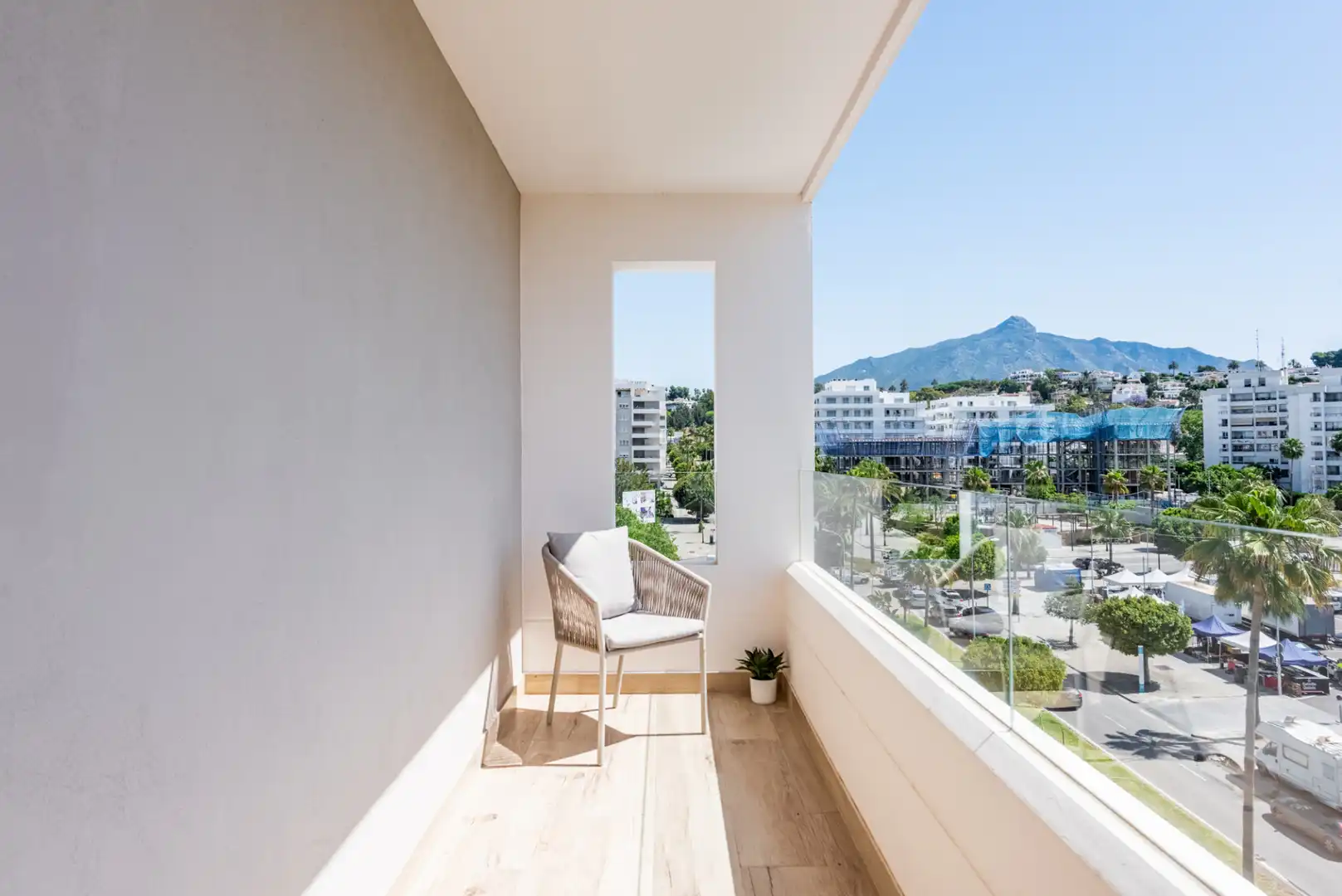 Apartament amb terrassa en venda a Nueva Andalucía, imagen 2