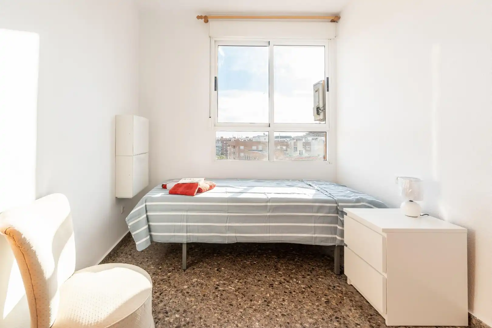 Habitación de Piso de alquiler en Valencia con Aire acondicionado, Calefacción y Amueblado