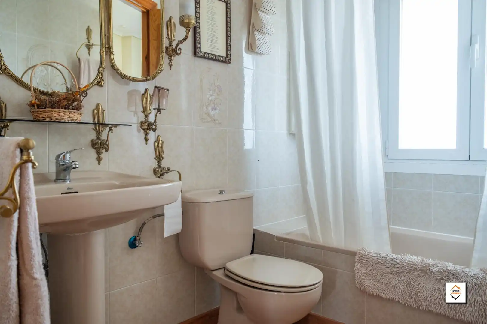 Bathroom of Houses for sale in Zaragoza  with Air Conditioner, Heating and Private garden