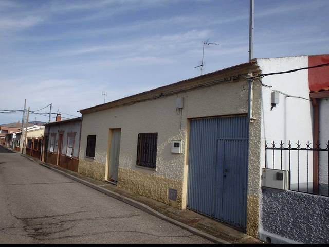 Casa adosada en Venta en Cazalegas