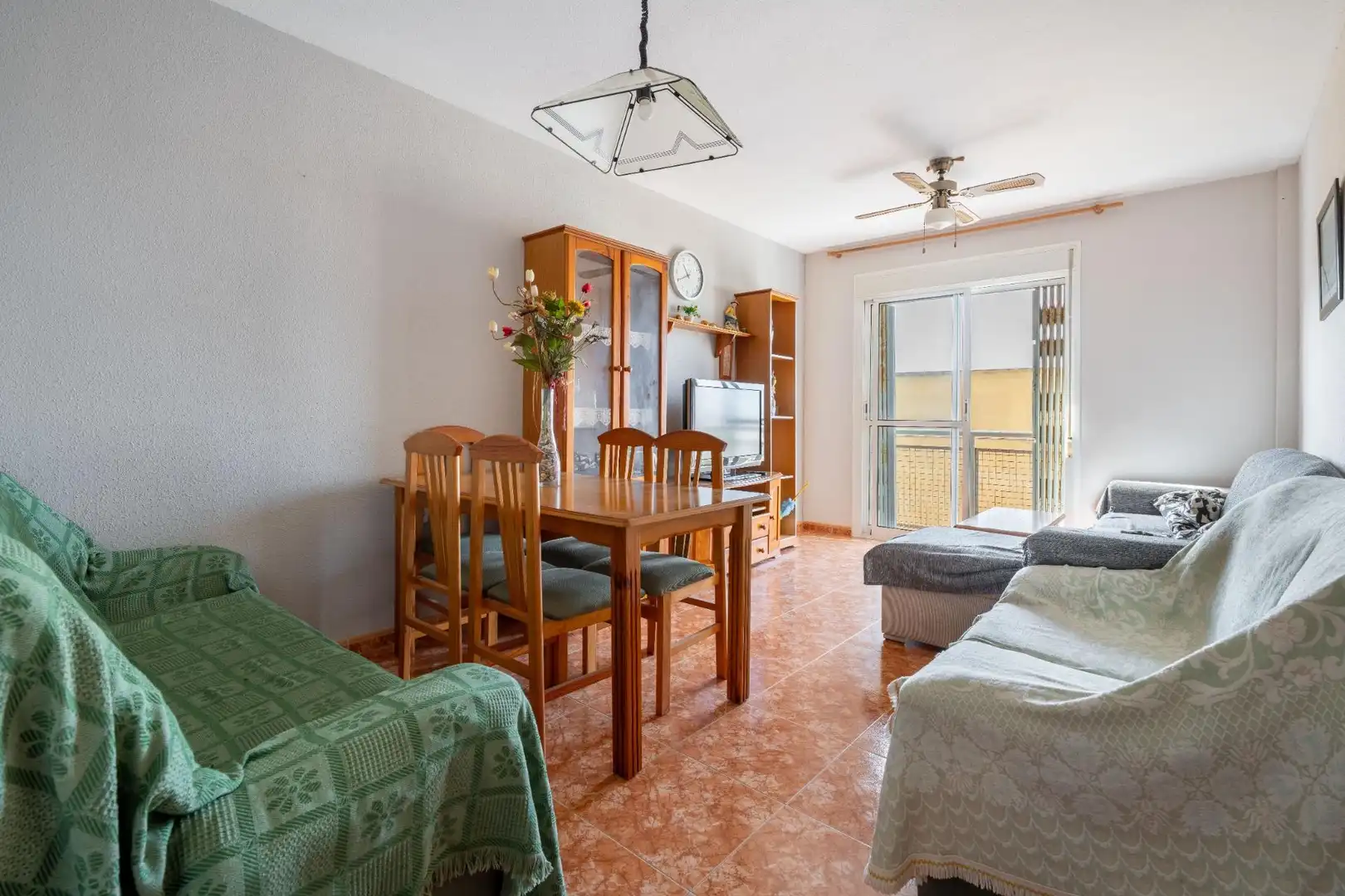 Sala d'estar de Pis en venda en Roquetas de Mar amb Balcó