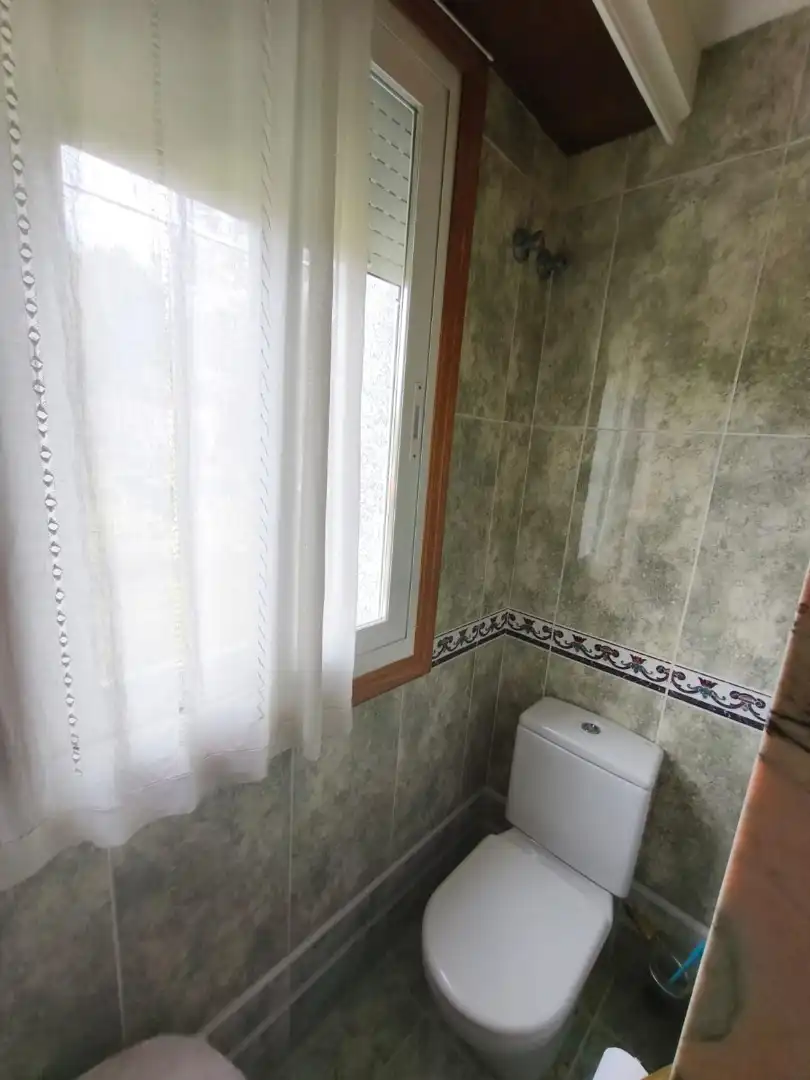 Bathroom of Houses for sale in Toén  with Heating, Private garden and Parquet flooring
