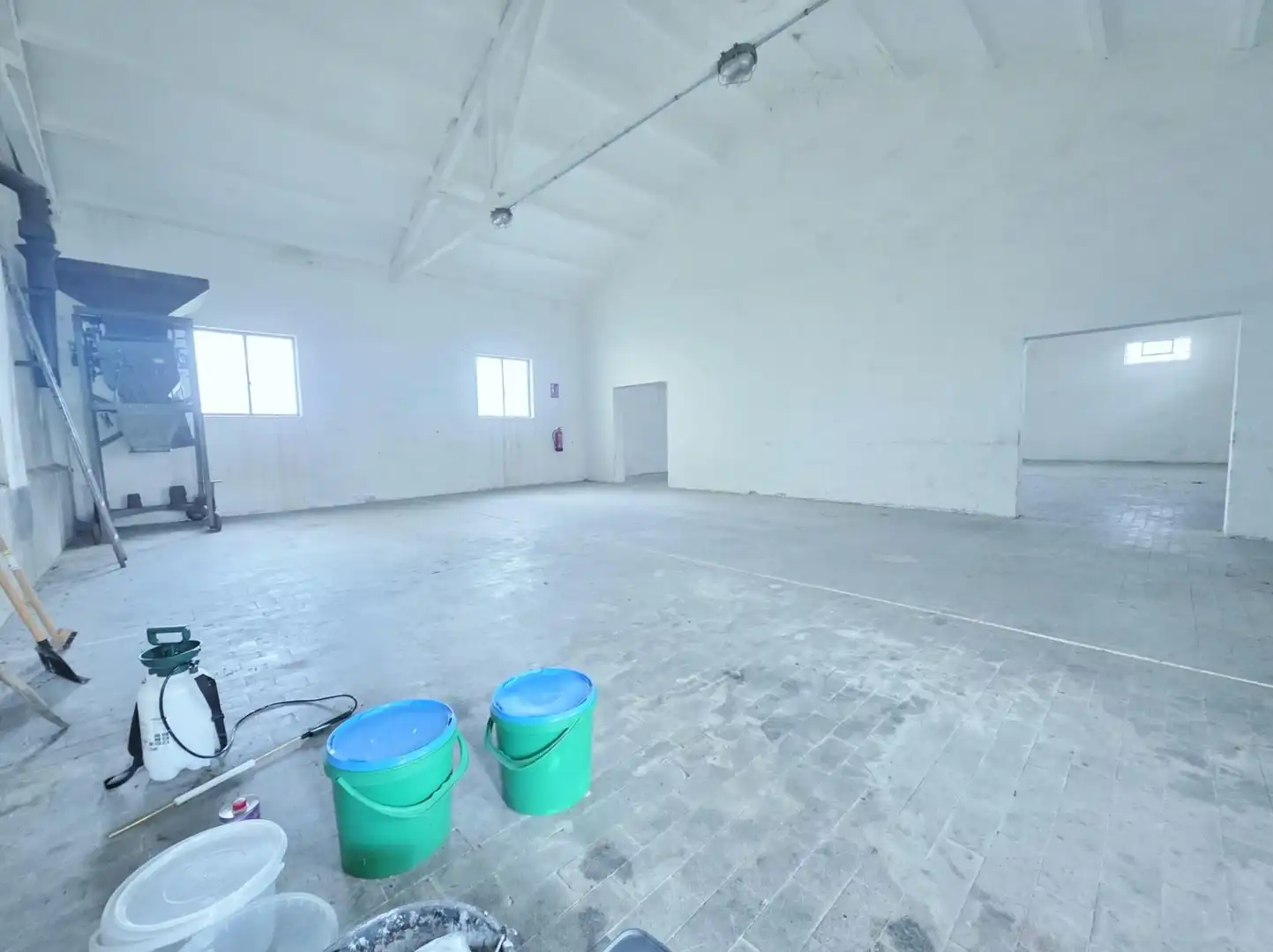 Industrial buildings for sale in Cantiveros