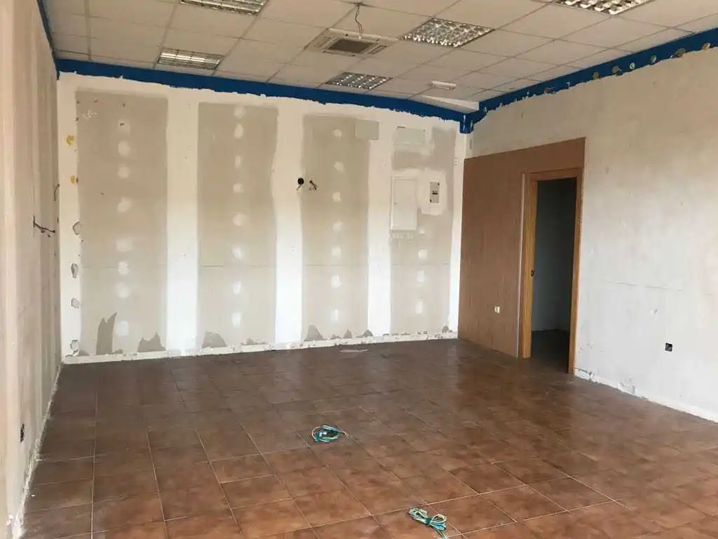 Local comercial en venta en C/ Hermanos Campa, imagen 2