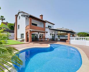Vista exterior de Casa o xalet de lloguer en Premià de Dalt amb Aire condicionat, Calefacció i Jardí privat