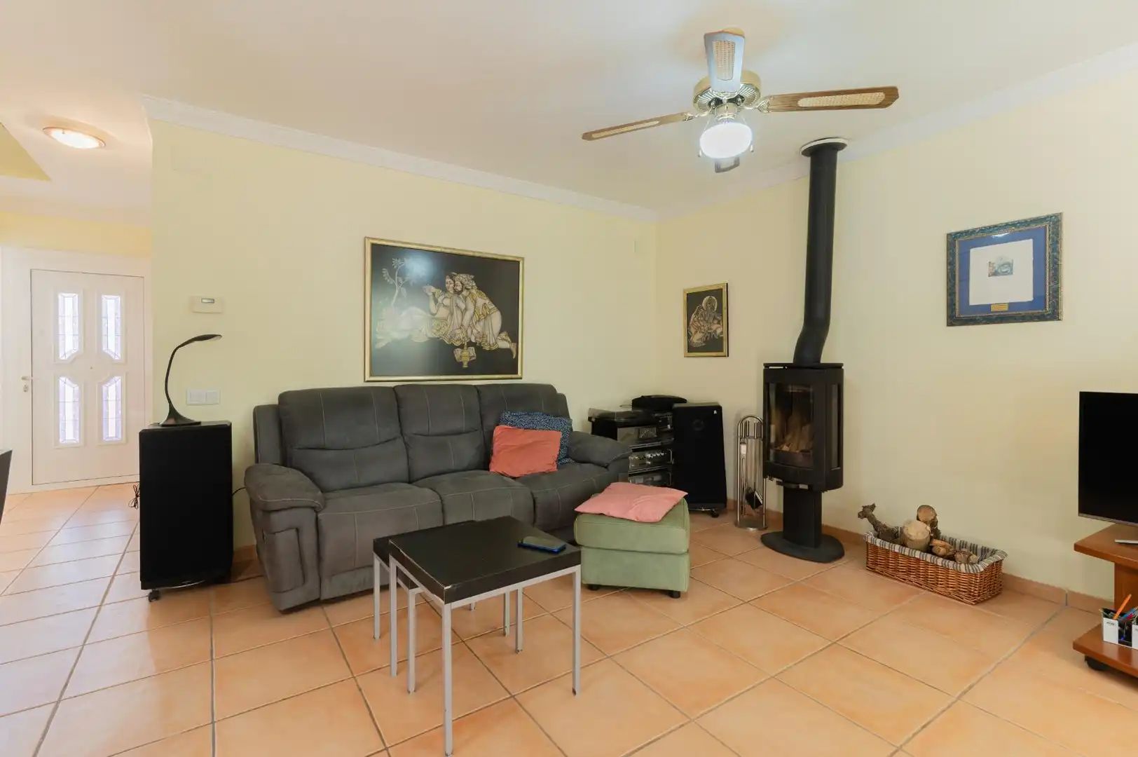 Wohnzimmer von Einfamilien-Reihenhaus zum Verkauf in Benicasim / Benicàssim mit Heizung, Privatgarten und Terrasse