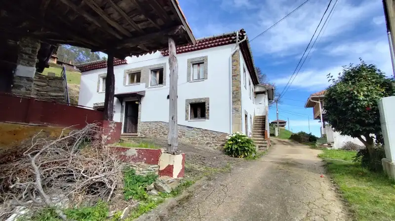 Vista exterior de Casa adosada en venda en Cudillero