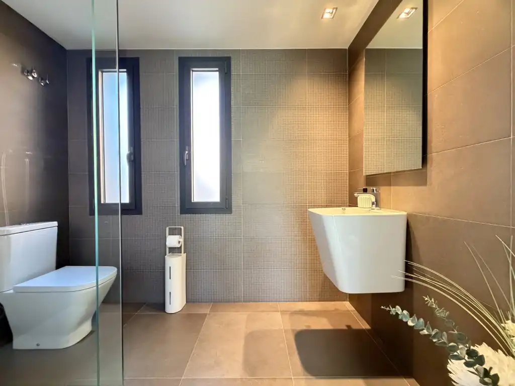 Baño de Casa o chalet en venta en Cornellà del Terri con Jardín privado, Terraza y Piscina