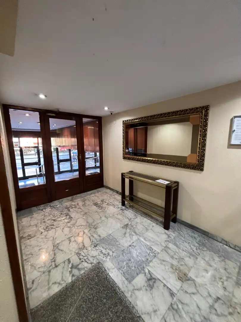 Pis en venda en Oviedo  amb Calefacció, Parquet i Forn