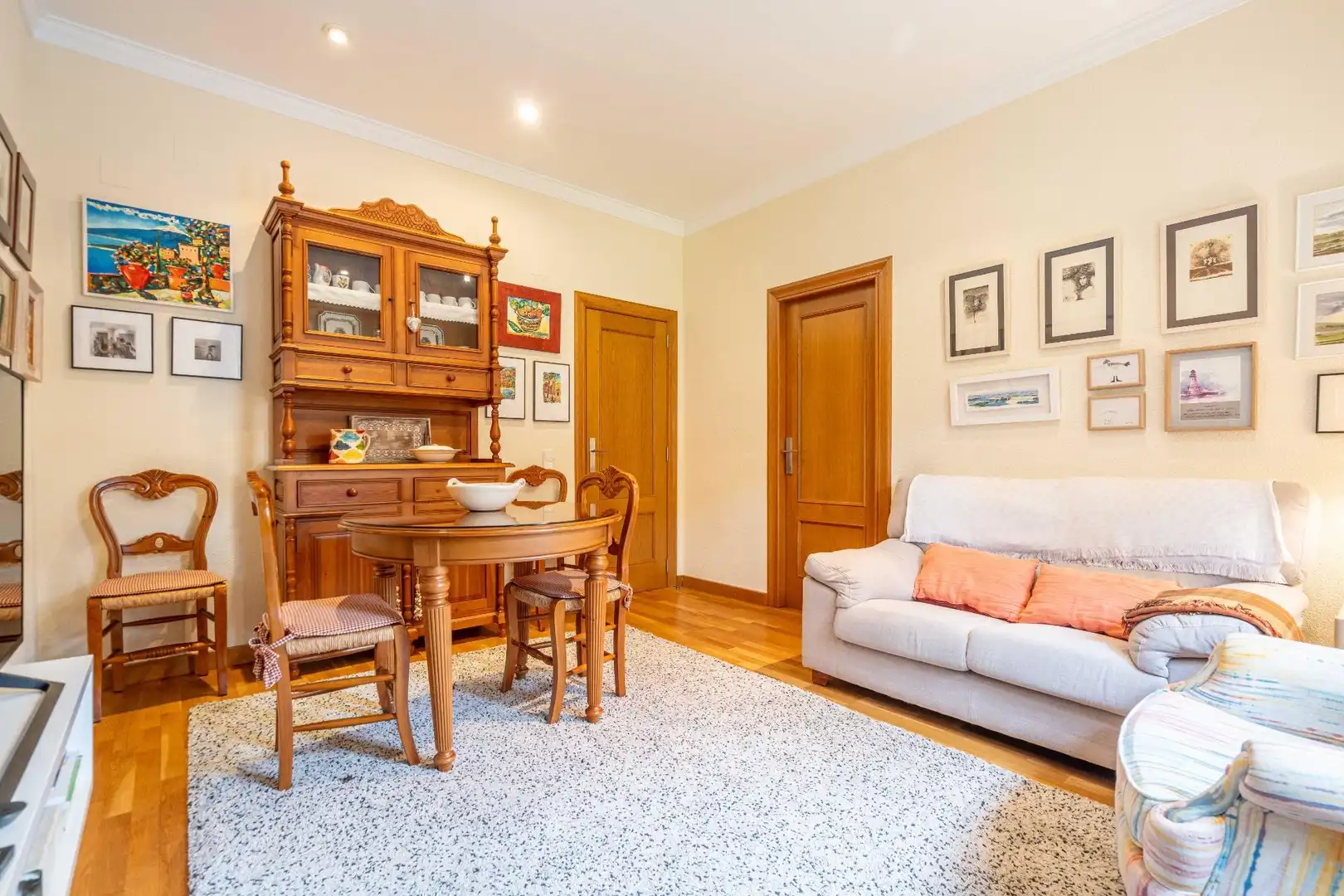 Sala d'estar de Casa o xalet en venda en Canals amb Aire condicionat, Calefacció i Jardí privat