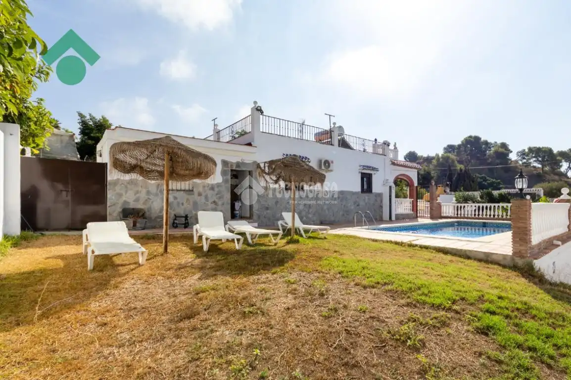 Casa rústica con piscina en venta en Avda Pescia - Ctra de Frigiliana, imagen 3