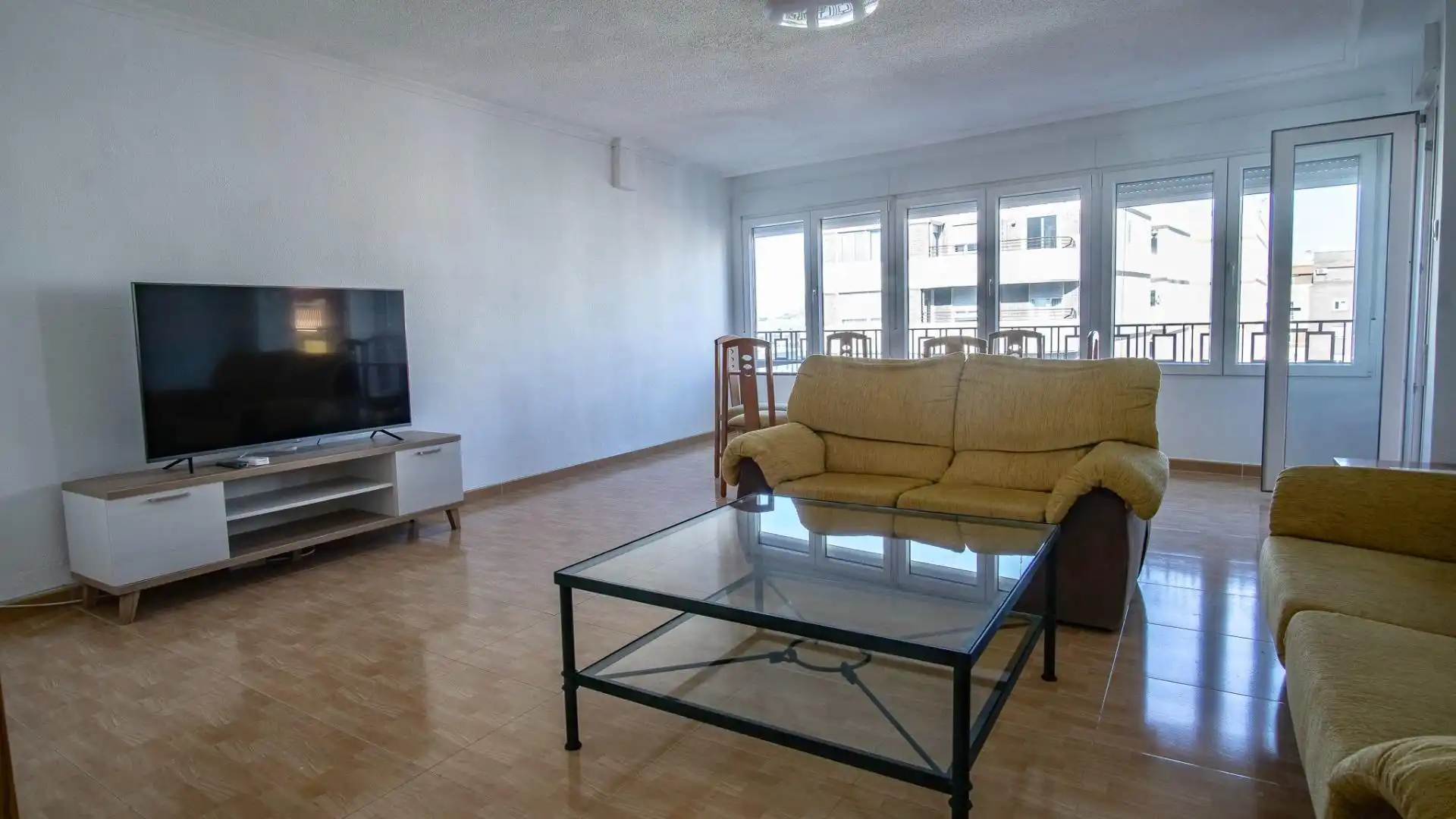 Living room of Flat for sale in Villena  with Air Conditioner, Furnished and Balcony