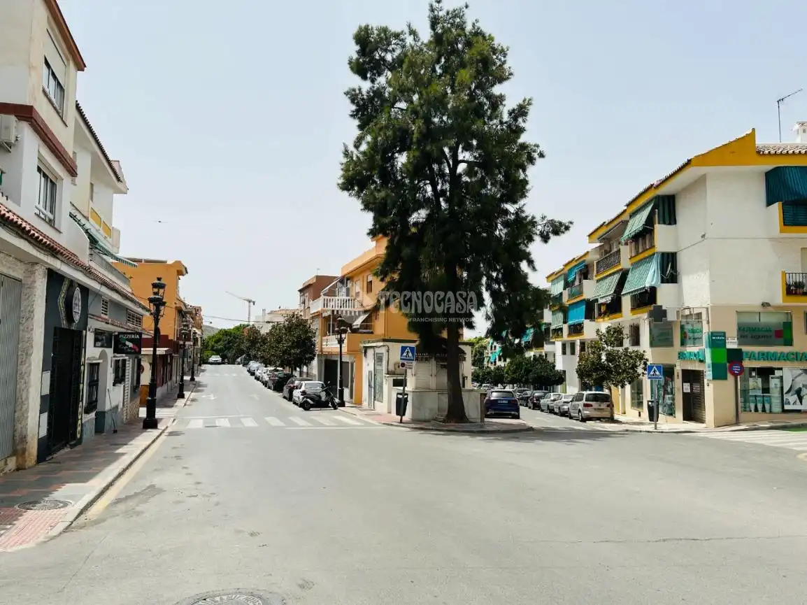 Vista exterior de Local en venda en Fuengirola amb Aire condicionat i Moblat
