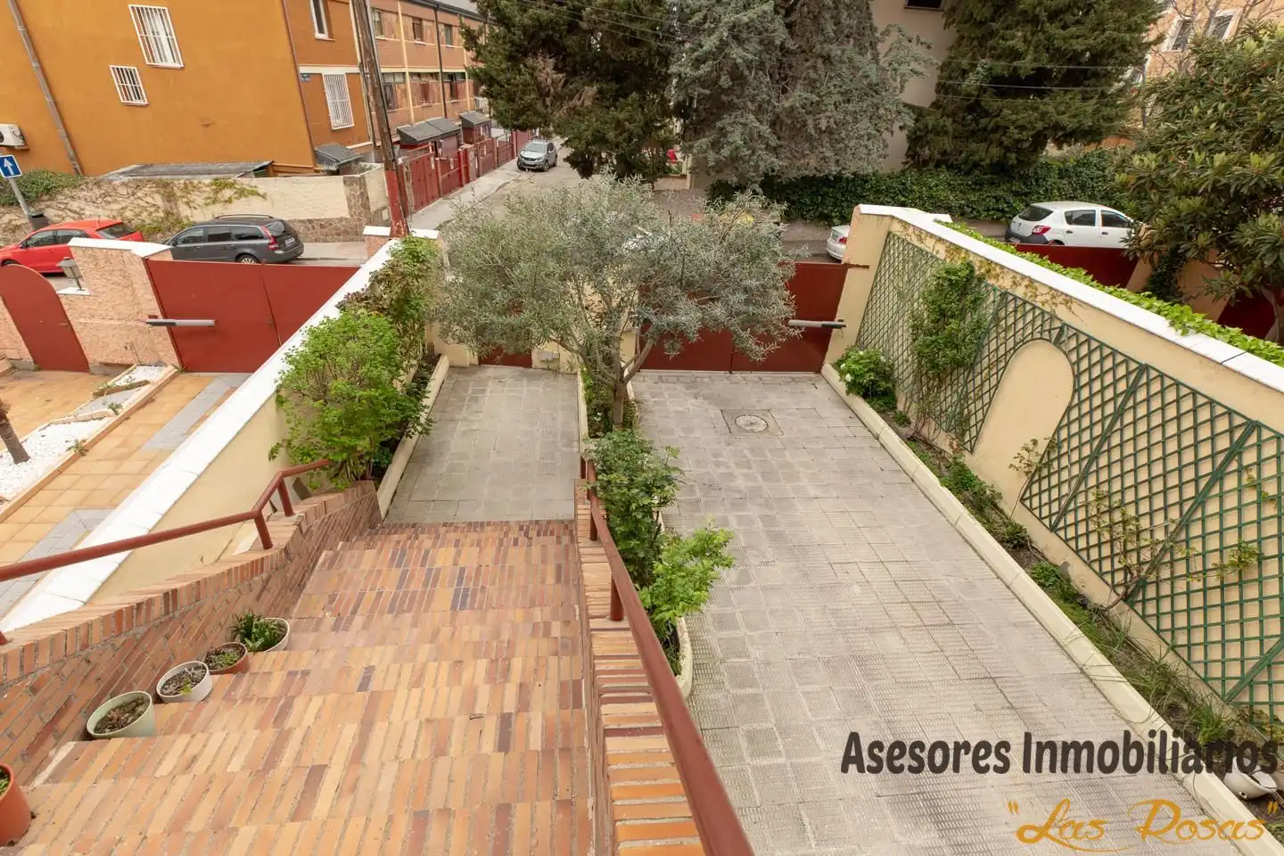 Terrasse von Einfamilien-Reihenhaus zum Verkauf in Madrid mit Klimaanlage, Heizung und Privatgarten