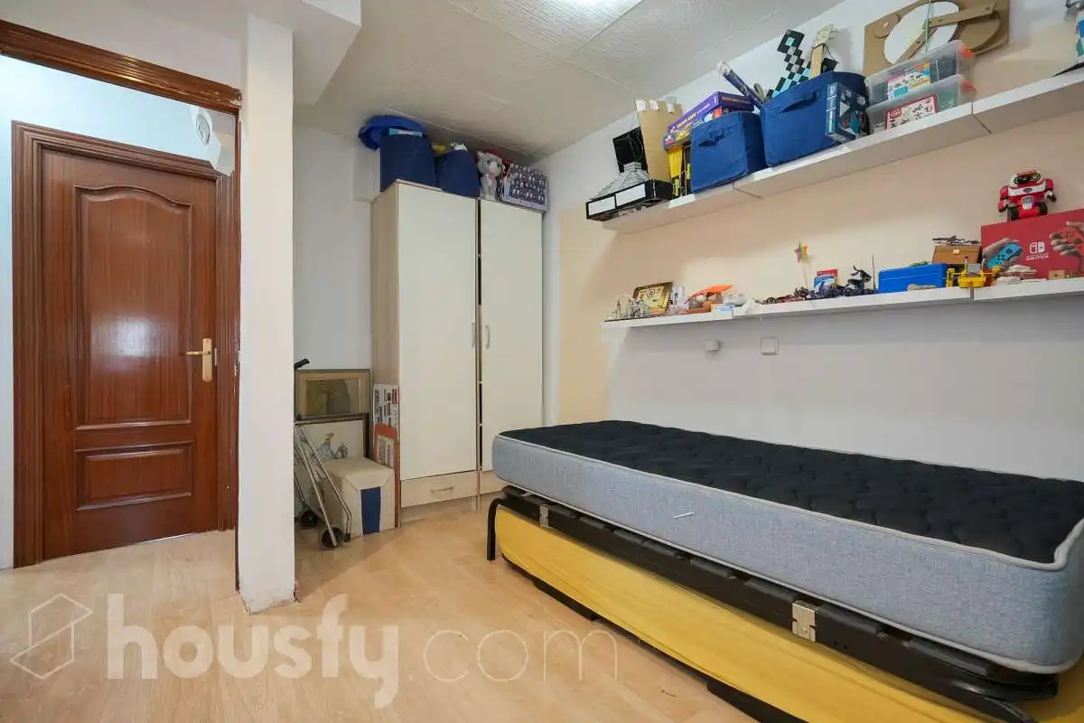 Bedroom of Flat for sale in Madrid  with Air Conditioner, Heating and Storage room