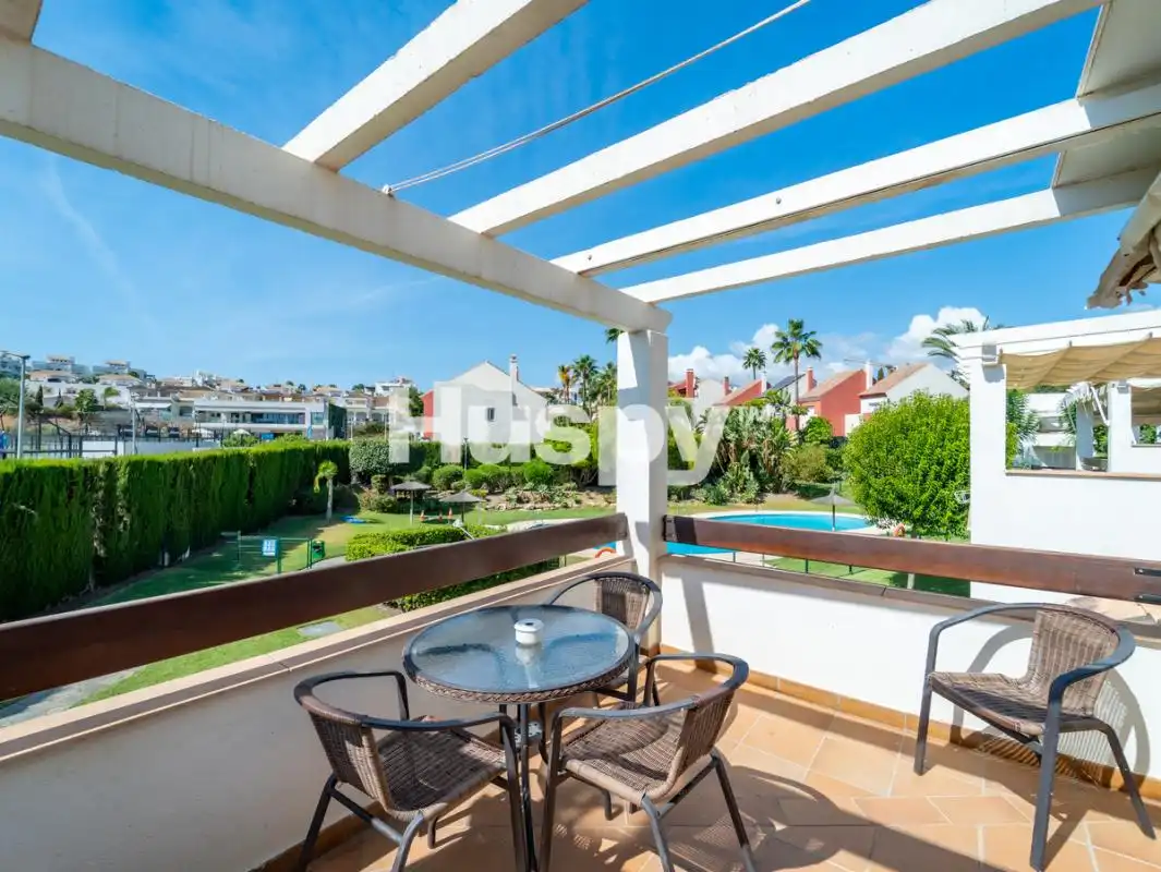 Casa aparellada amb terrassa en venda a Urbanizacion Arroyo Las Cañas