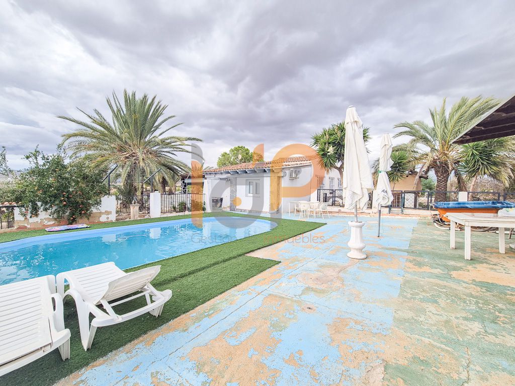 Vista exterior de Casa o xalet en venda en Vera amb Aire condicionat, Traster i Piscina