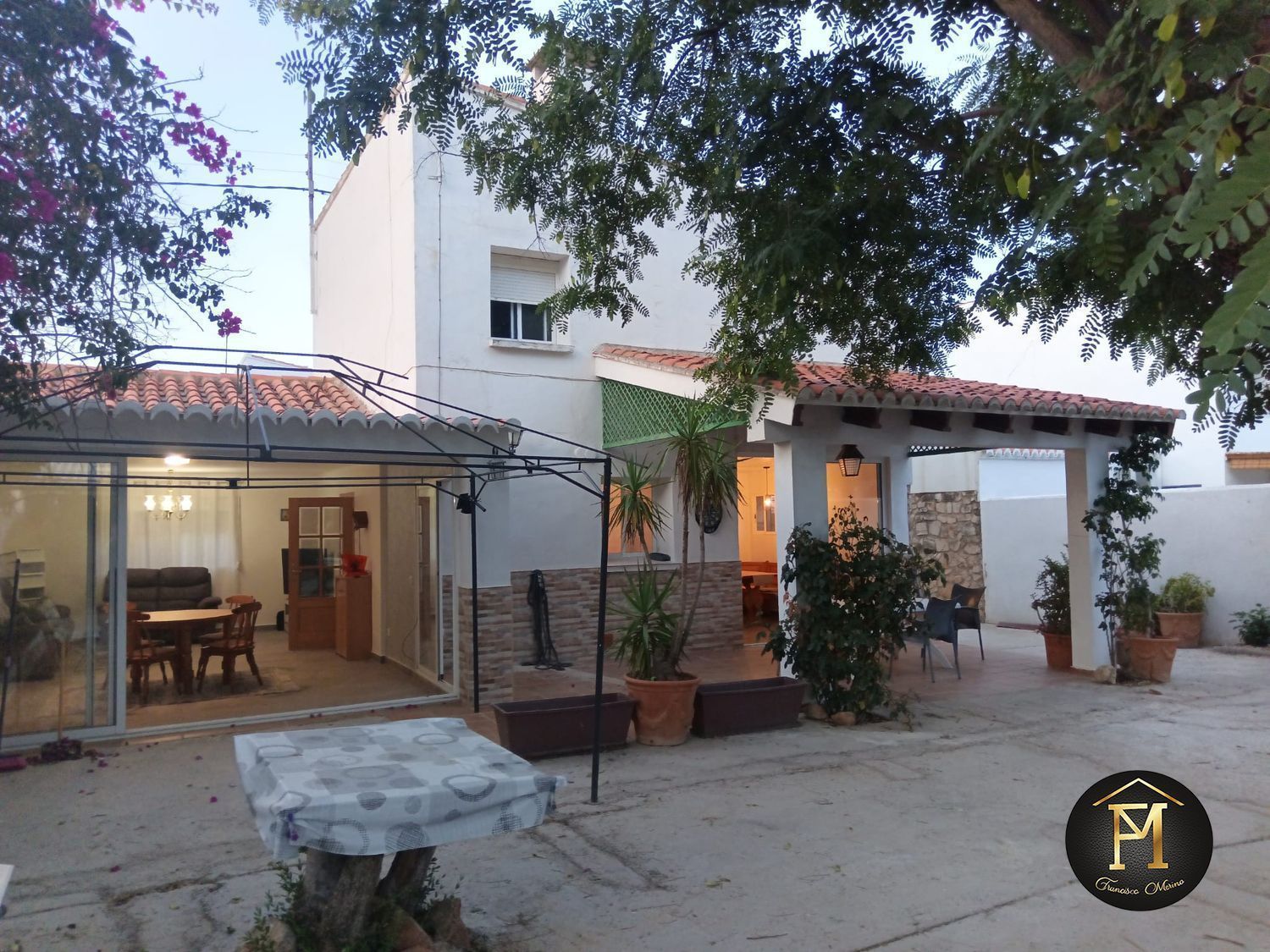 Vista exterior de Casa o xalet en venda en Turís amb Aire condicionat, Jardí privat i Terrassa