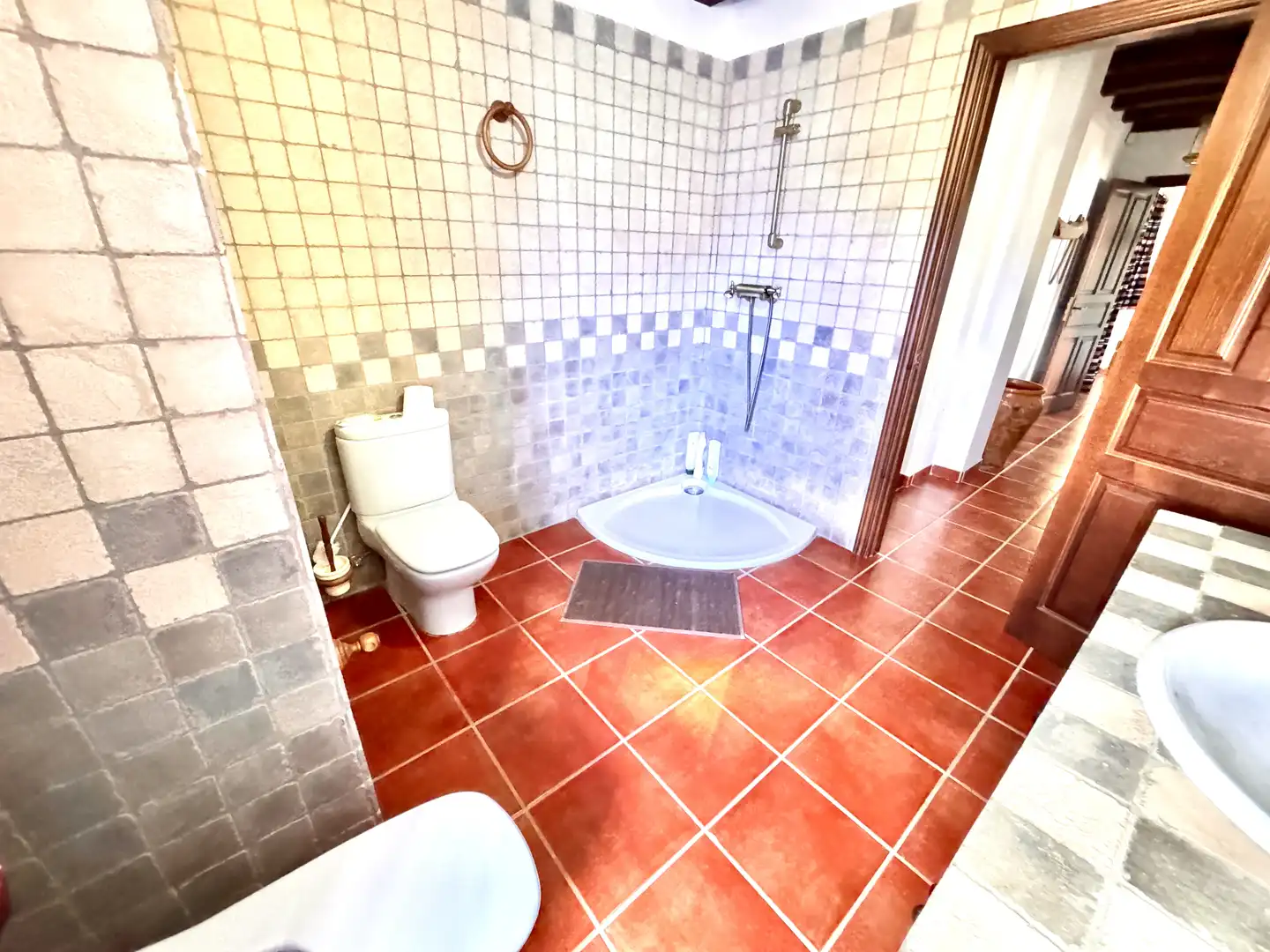 Bathroom of Buildings for sale in Juviles  with Alarm
