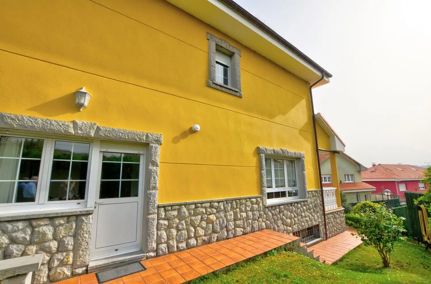 Vista exterior de Casa o chalet en venta en Avilés con Calefacción, Terraza y Trastero